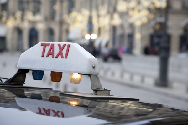 Comment commander un taxi à Nantes