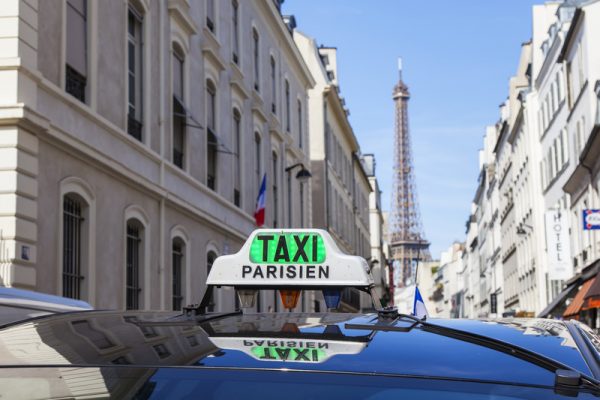 Comment commander un taxi à Paris