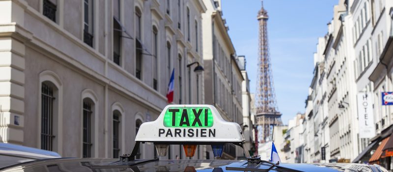 How to book a taxi in Paris
